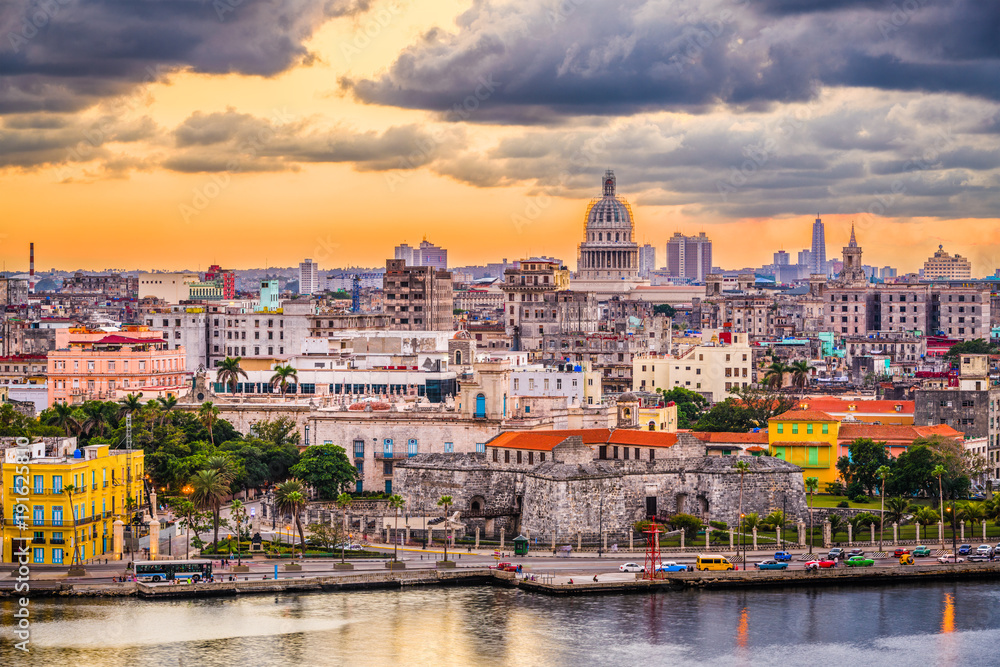 Ultimate Cuba Travel Guide: Havana, Local Culture, Food and Travel Tips